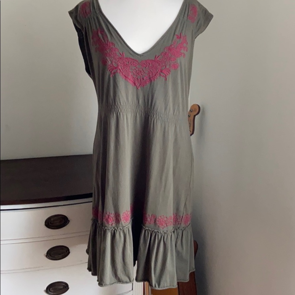 Johnny Was olive w maroon trim dress